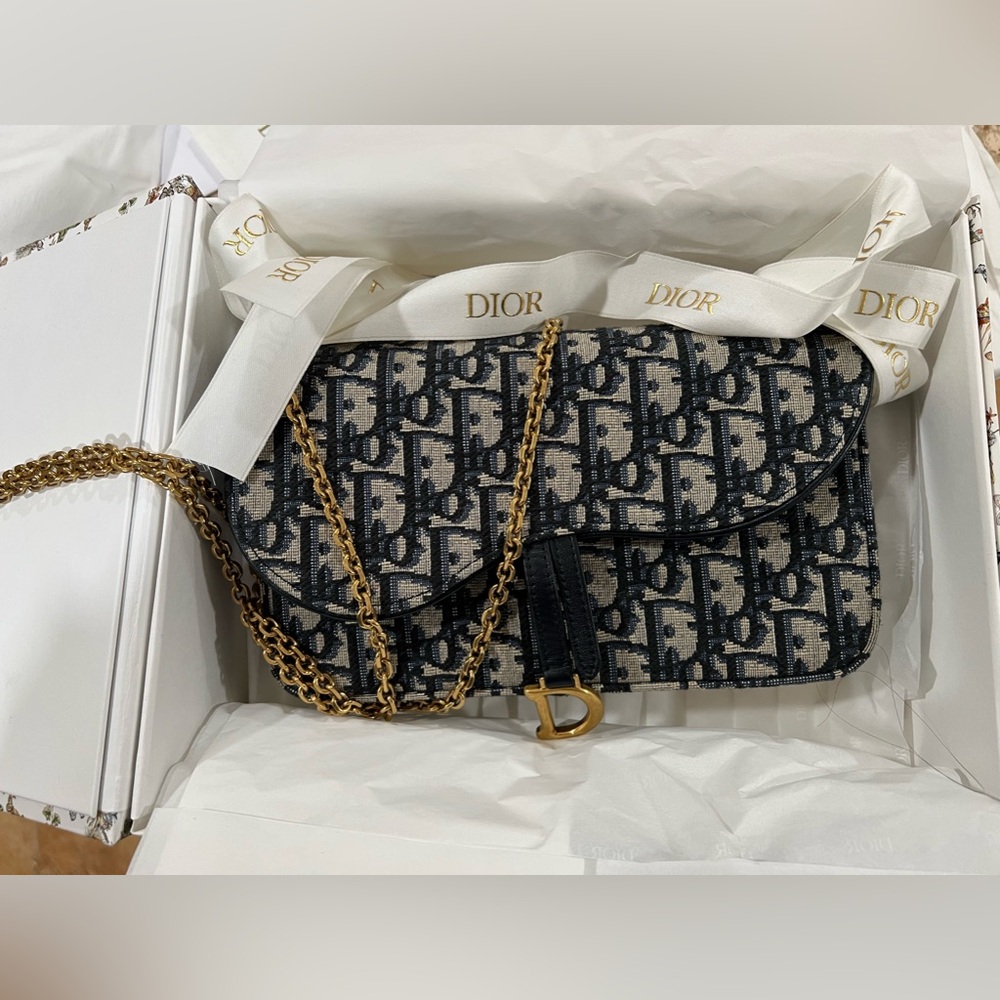 Dior saddle pouch with chain in blue dior oblique jacquard